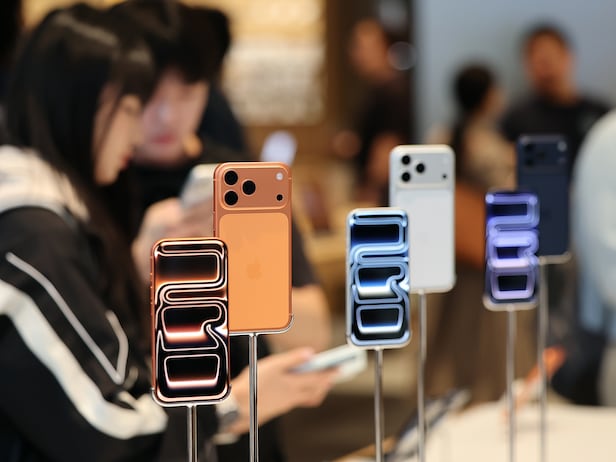 iPhone 17 Series Scratches, Call Quality Spark Controversy