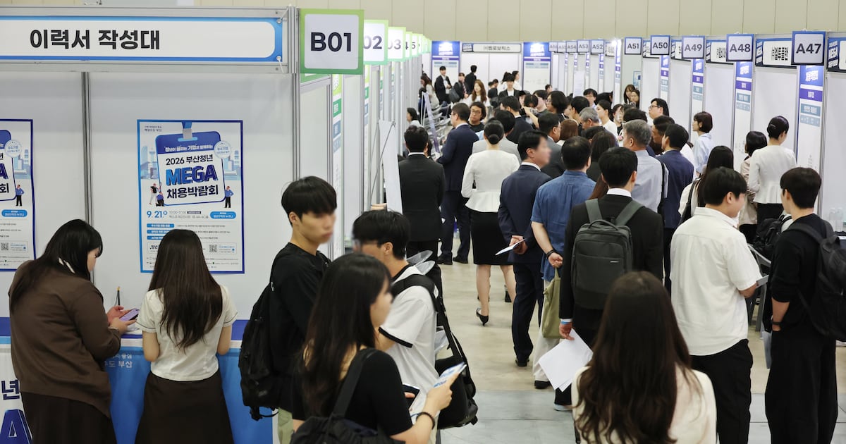 20代の雇用、製造・IT離れで飲食・介護にシフト 質の低下が鮮明に
