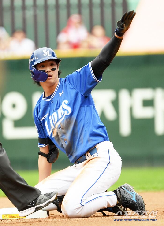 11일 인천SSG랜더스필드에서 열린 SSG와 삼성의 준PO 2차전. 4회초 1사 1루 삼성 구자욱이 안타를 날린 뒤 환호하고 있다. 인천=박재만 기자 pjm@sportschosun.com/2025.10.11