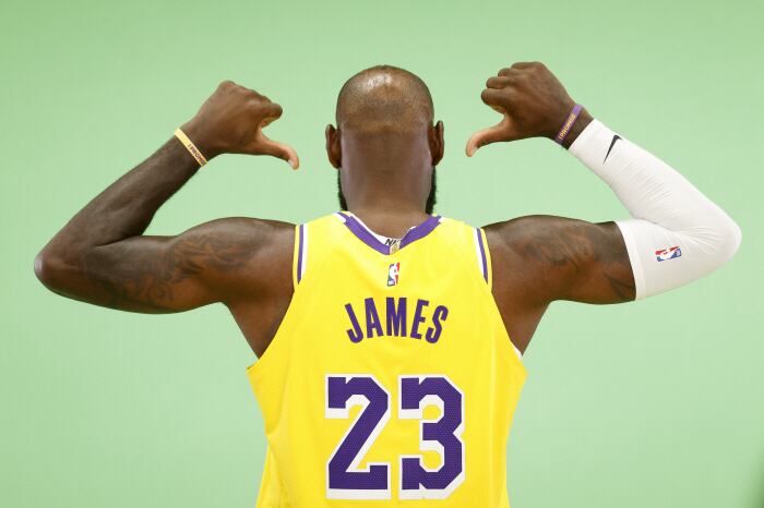 폰테크 달인 “둘째까진 아니야!” 첫째 브로니와 함께 뛴 르브론의 은퇴 암시. “나이는 숫자, 그리고 현실. 조만간 은퇴 결정”