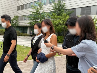 잠실 참정권 집회에서 경찰에 침 뱉고 욕한 40대 여성, 1심 징역 10개월