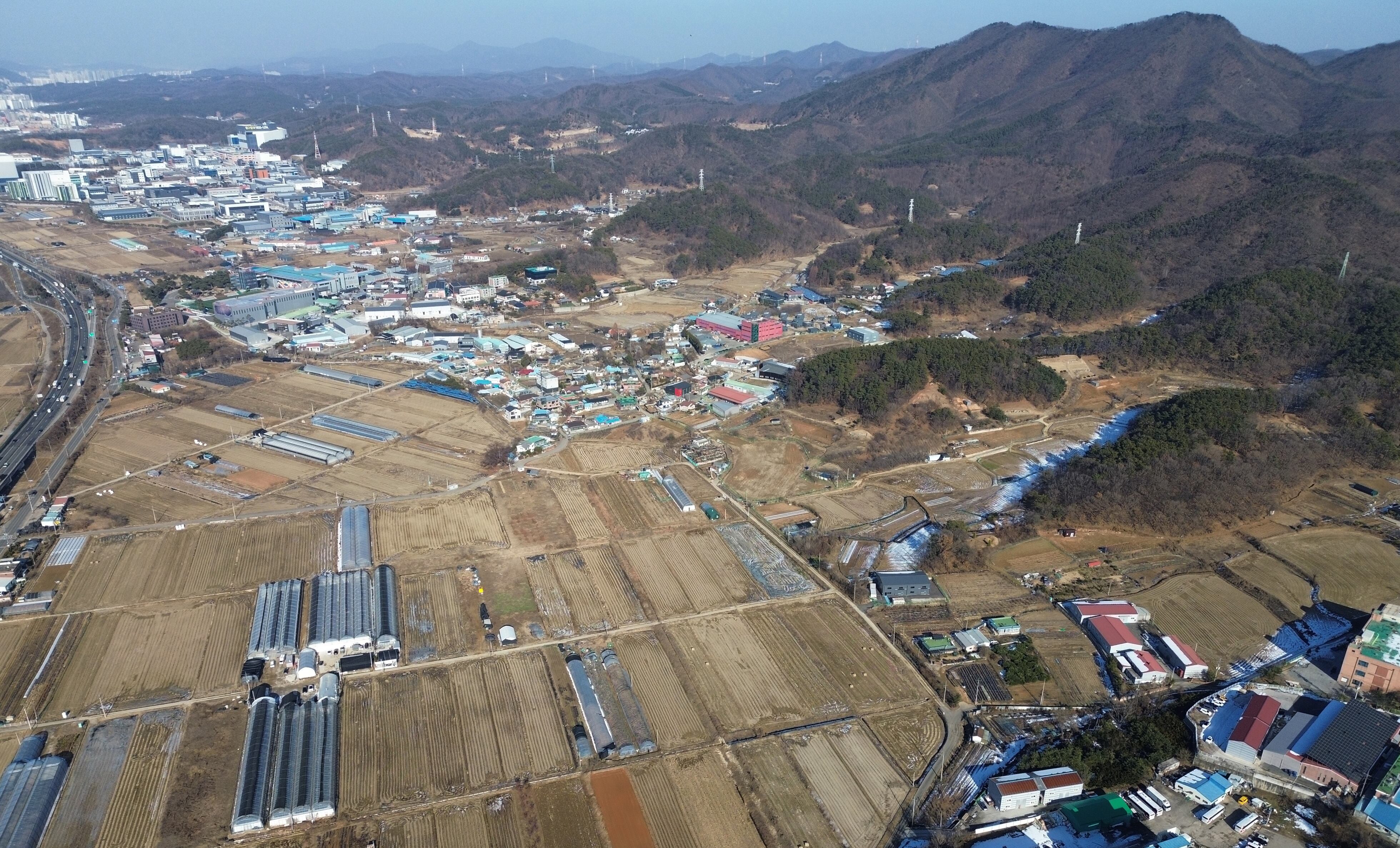 삼성전자 용인 반도체 공장 양산 1~2년 당긴다… 2029년 첫 가동