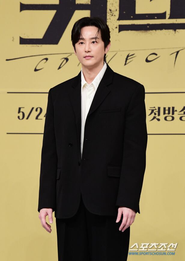 [포토] 배우 권율 '냉철한 매력 눈빛'