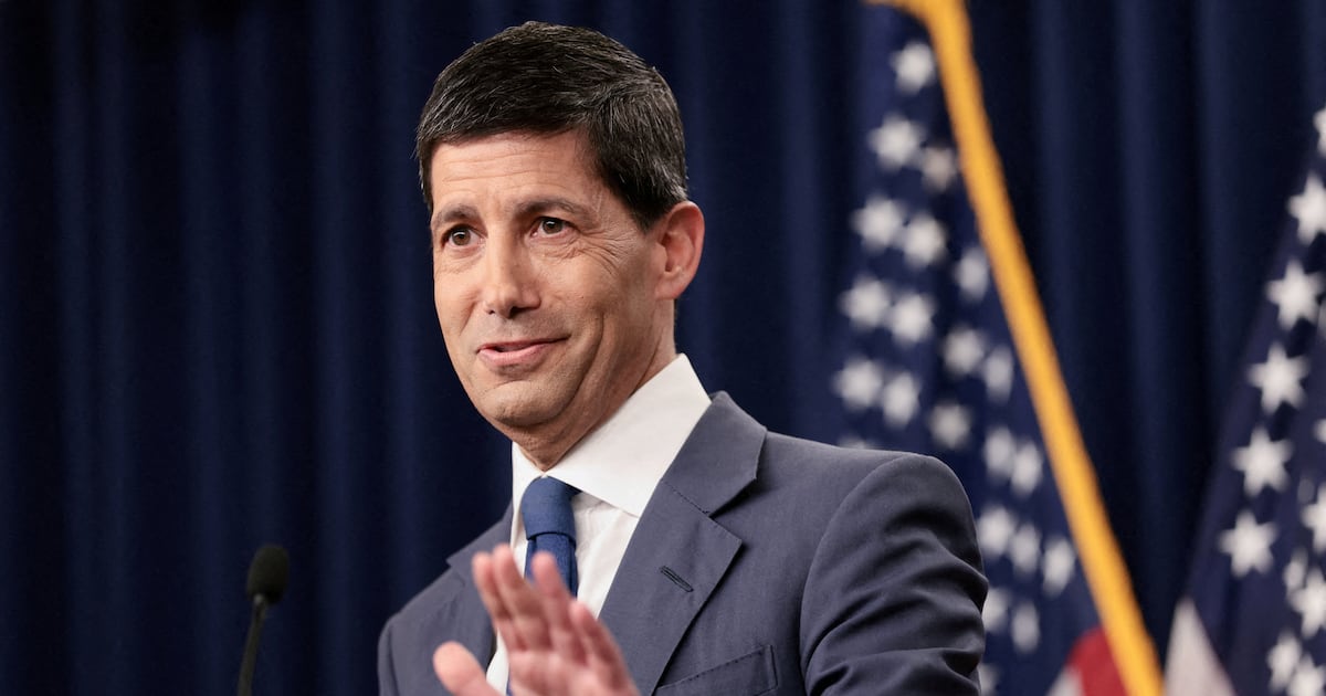 Breaking: Federal Reserve Holds Rate Steady Amid Dissent