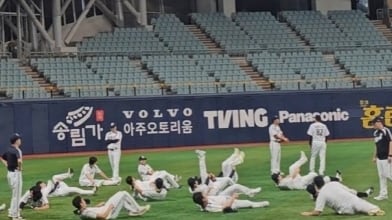 15일 고척 전광판에 상영되고 있는 린위민 투구 영상. 고척=이종서 기자