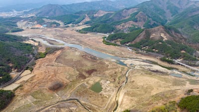 Editorial: Politics-Driven 1,450 Trillion Won Project's Water, Power, Talent Uncertainties