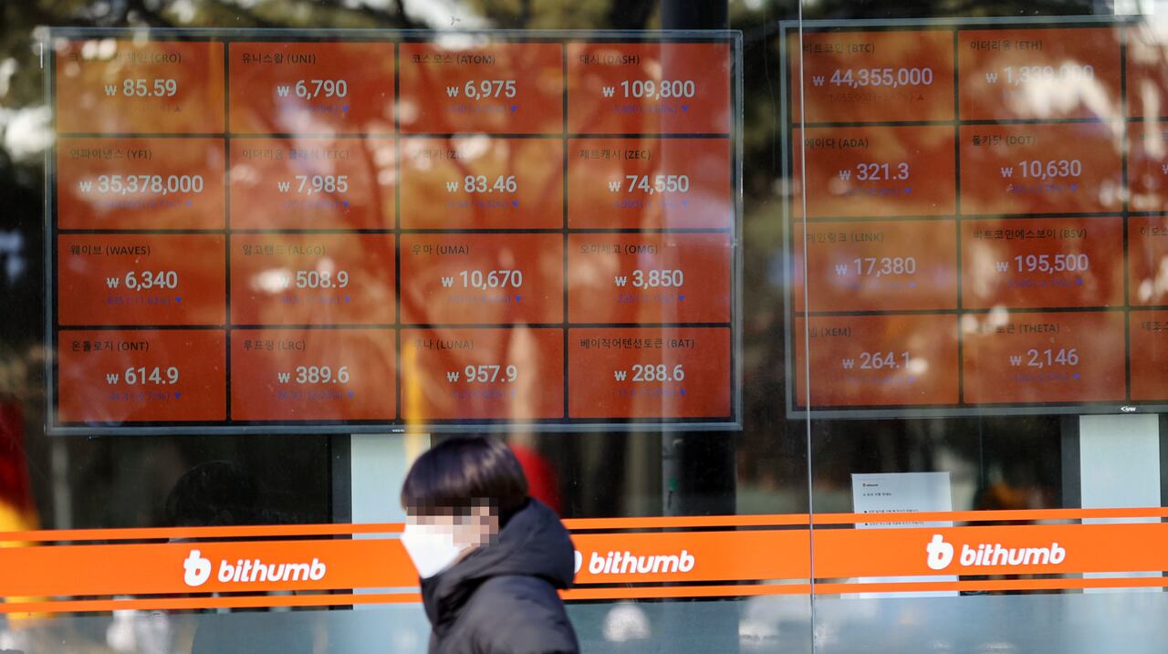 1만달러 폭락했다 5000달러 급등...비트코인, 하루새 널뛰기