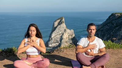 무릎 관절염엔 근력 운동보다 요가가 효과적