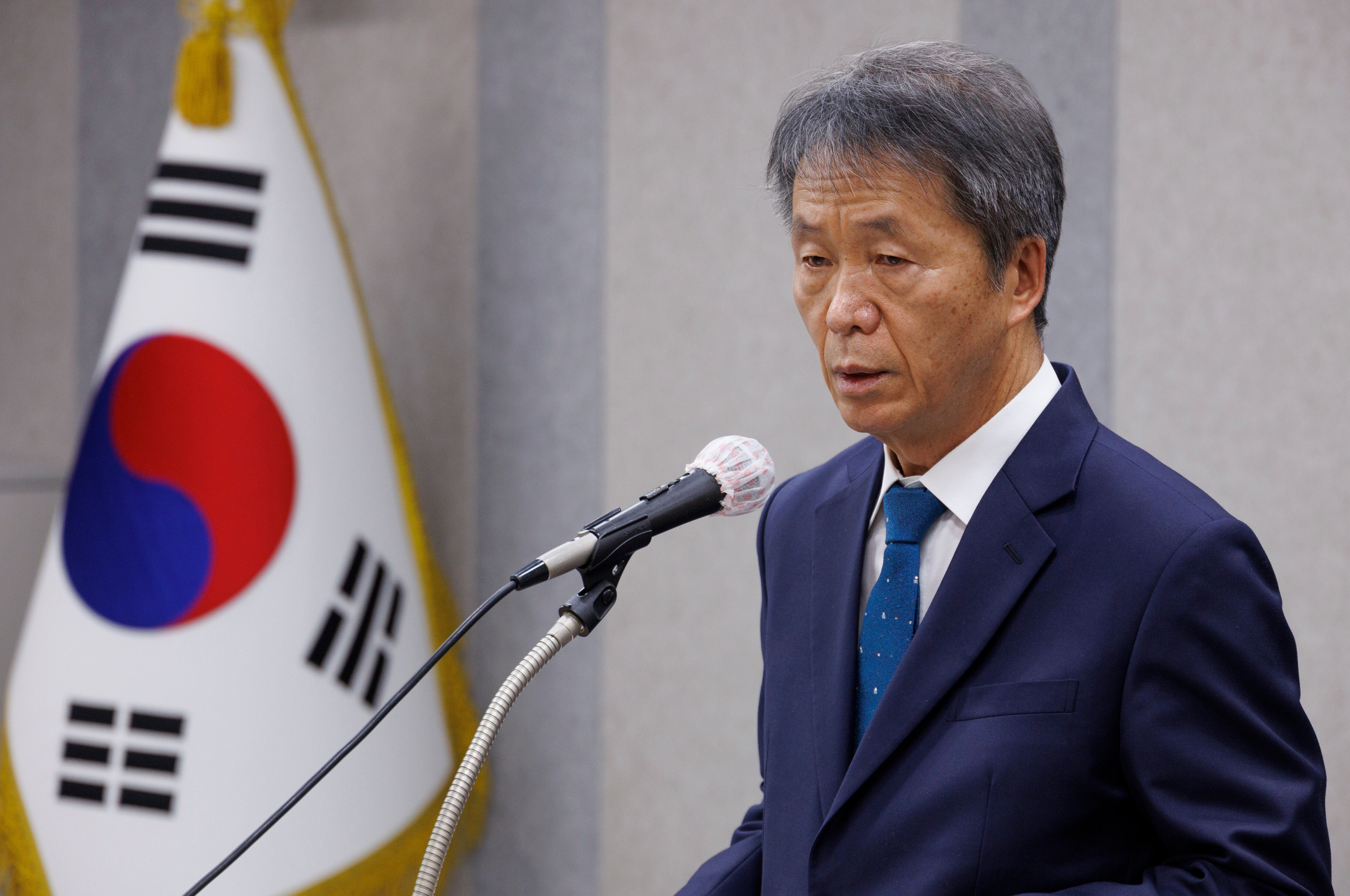 김용원 국가인권위원회 상임위원이 9일 오후 서울 중구 국가인권위에서 비상계엄 관련 입장문을 발표하고 있다. /연합뉴스