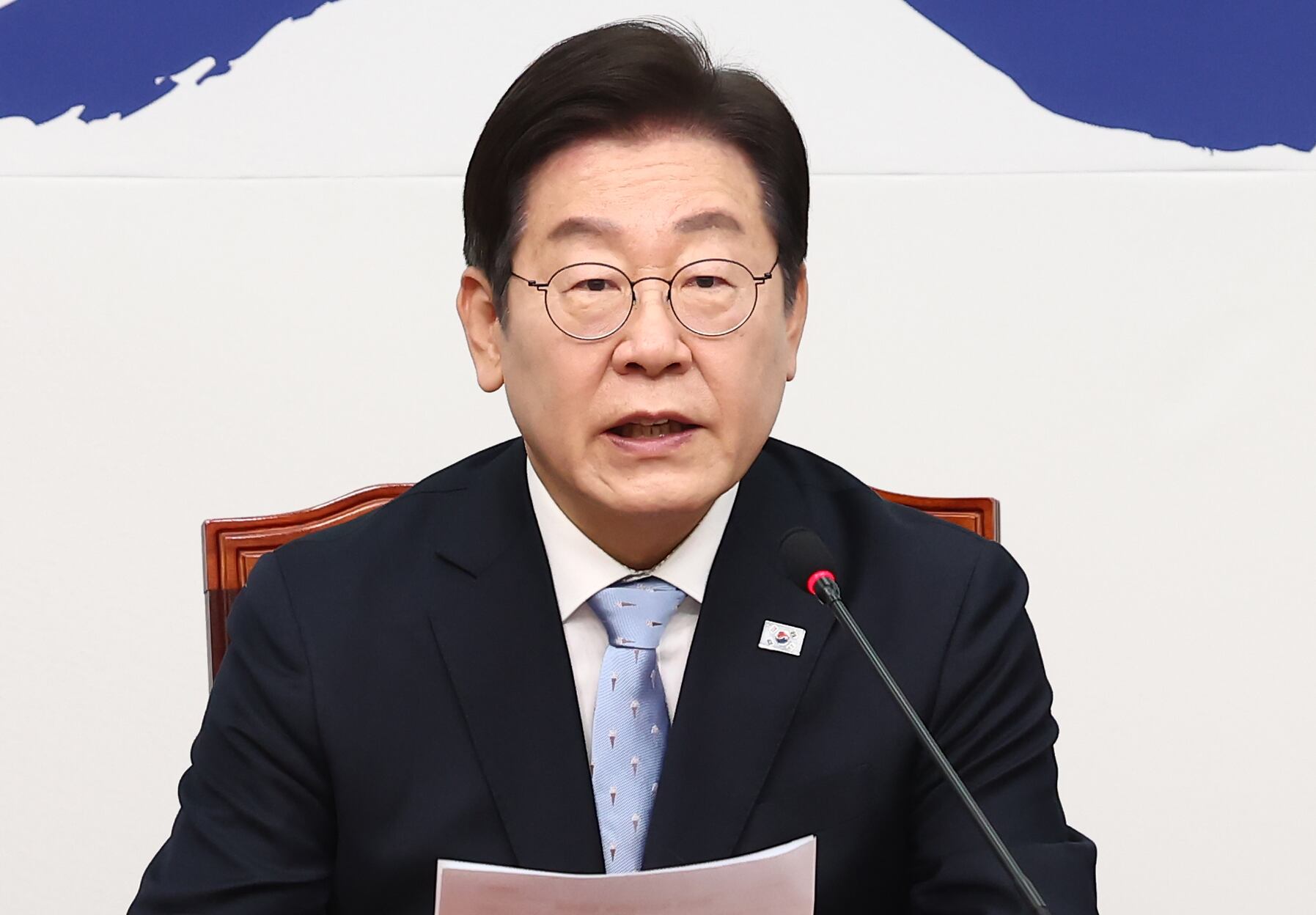 이재명 더불어민주당 대표가 19일 오전 서울 여의도 국회에서 열린 최고위원회의에서 발언하고 있다. /뉴스1