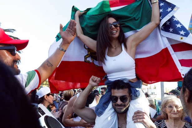 On the 28th, citizens in Los Angeles, California, cheer as the US and Israel's airstrike on Iran becomes known. /Reuters-Yonhap