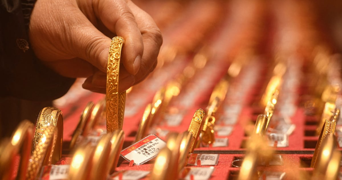 Chinese ‘Auntie’ Investors Drive Global Gold Demand