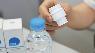 자칫 치매 원인도 된다는 미세플라스틱, 생수 뚜껑에 툭 키워 없애