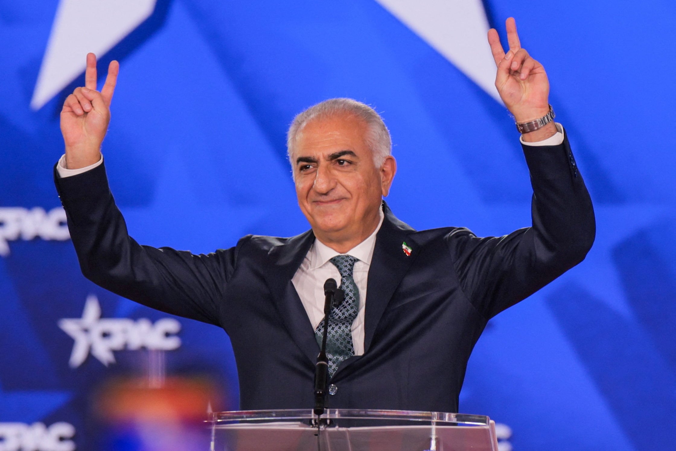 레자 팔레비 전 이란 왕세자가 28일 텍사스주 그레이프바인에서 열린 보수정치행동회의(CPAC)에서 연설을 하고 있다. /로이터 연합뉴스