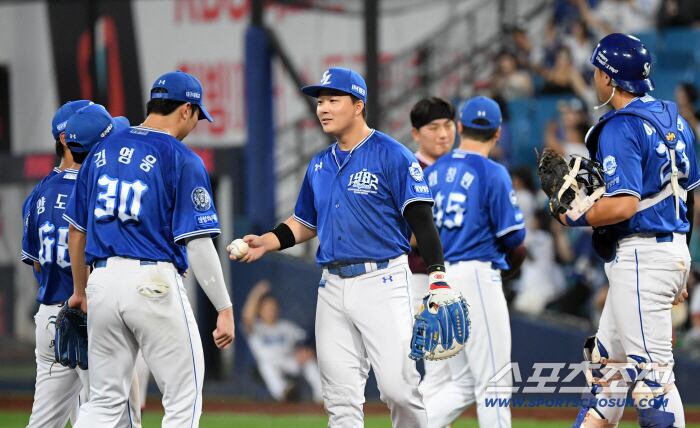 25일 대구 라이온즈파크에서 열린 삼성 라이온즈와 키움 히어로즈 경기. 승리한 삼성 선수들이 기뻐하고 있다. 대구=박재만 기자 pjm@sportschosun.com/2025.09.25