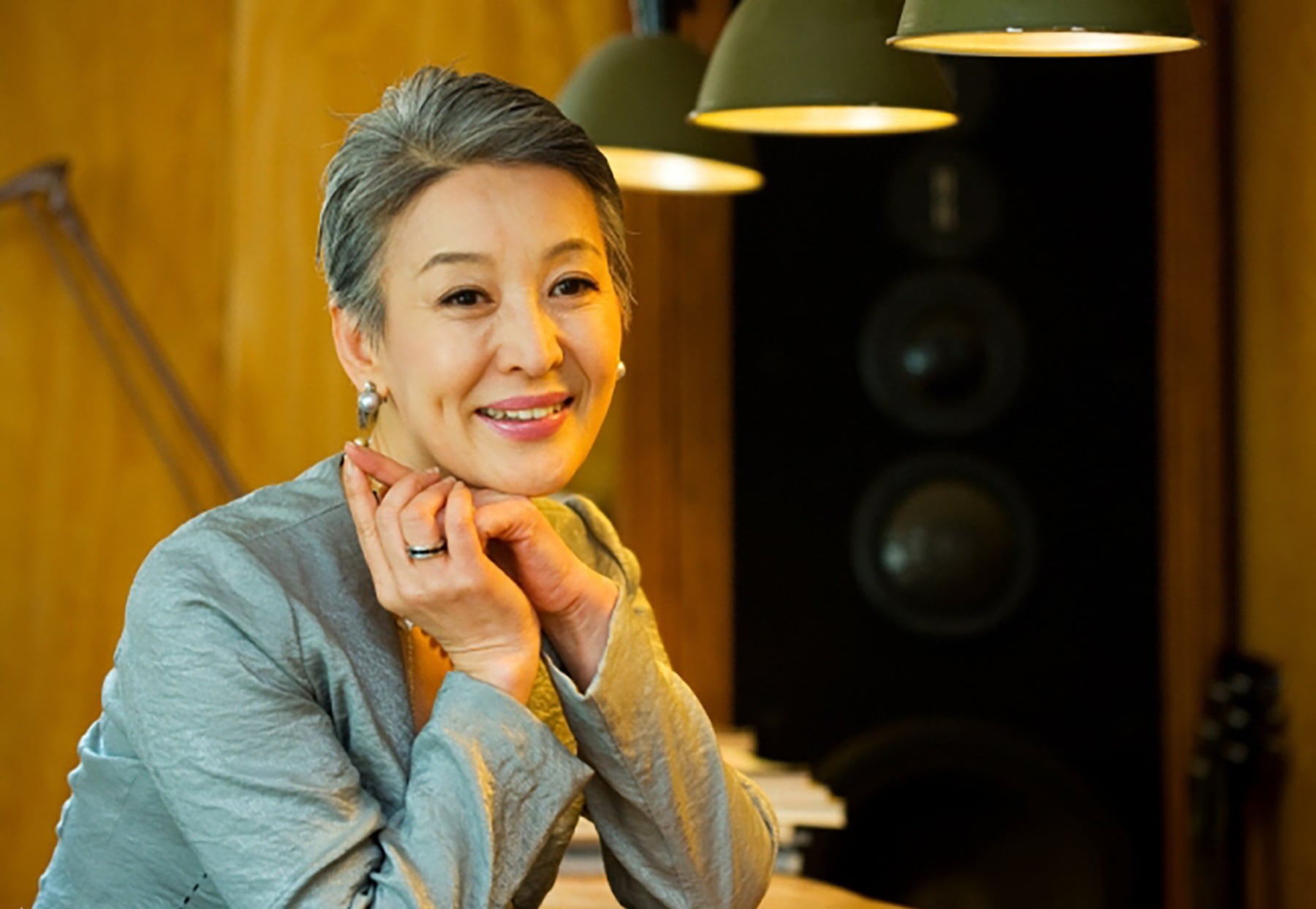 배우 윤석화의 생전 모습. 연극 ‘햄릿’(2016)에서 예순 나이에 햄릿의 연인 오필리아를 연기했을 만큼, 무대 위 그는 세월에 아랑곳없이 늘 청춘이었다. /스포츠조선