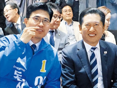 ‘술값 대납’ 논란 이원택 찾은 鄭… 맞은편에선 “사퇴하라” 집회
