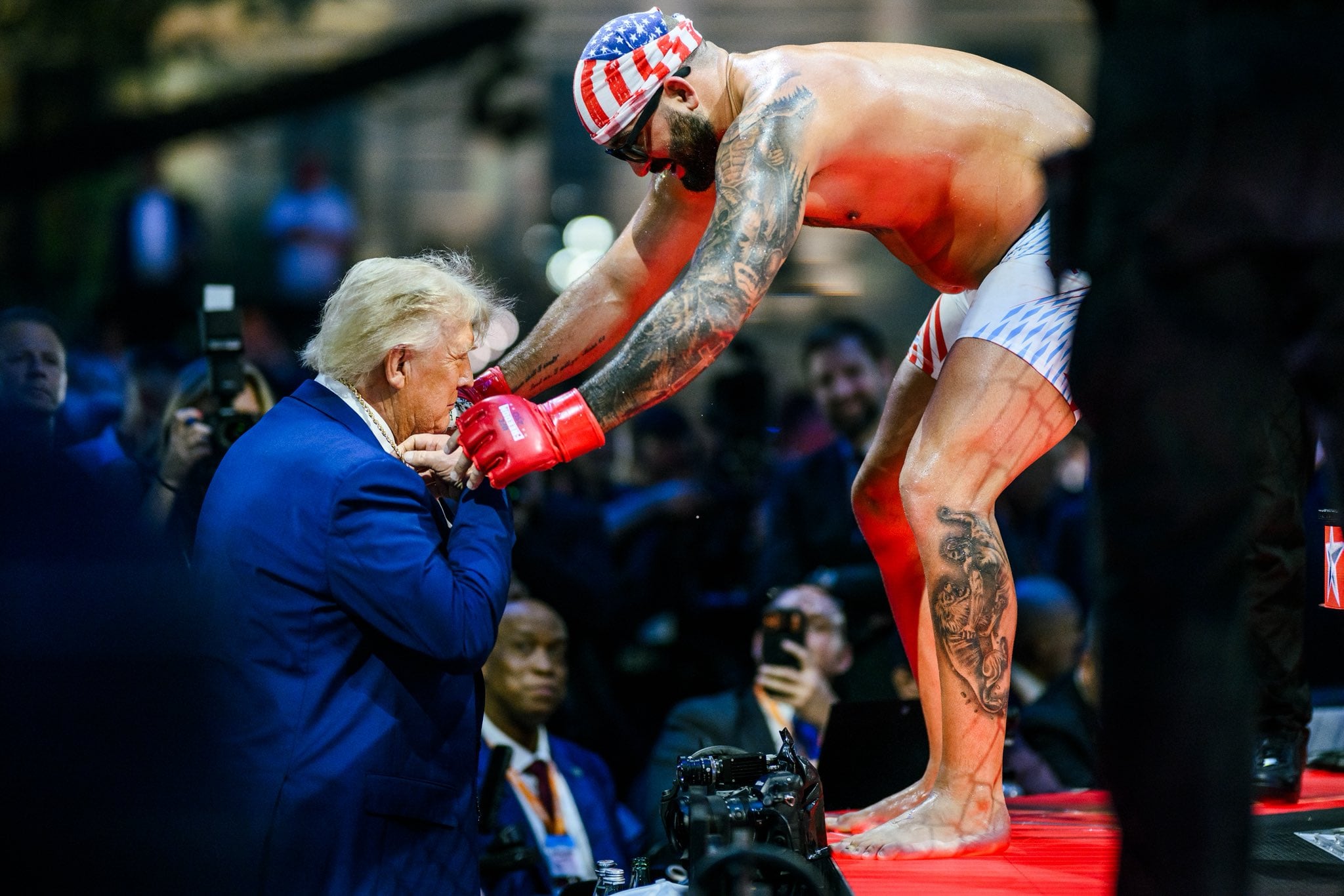 UFC 선수, 트럼프 앞 황당한 수상 소감… “미셸 오바마는 남자다”