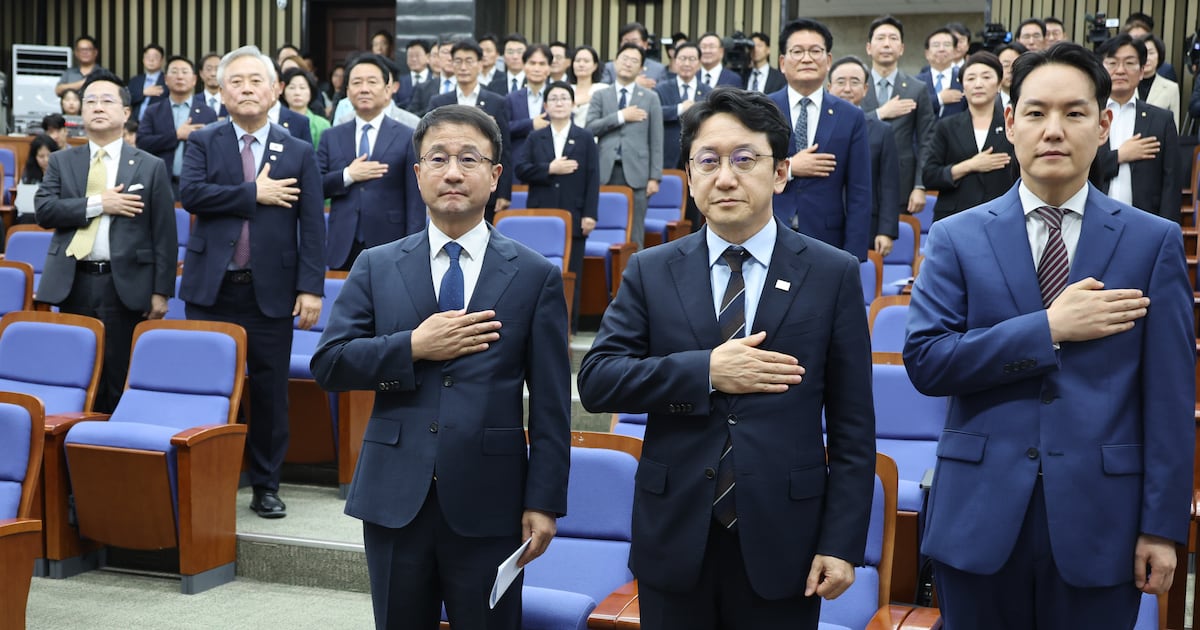 지지율 30%대 추락 부담됐나…민주당 '조작기소 특검법' 무기한 연기