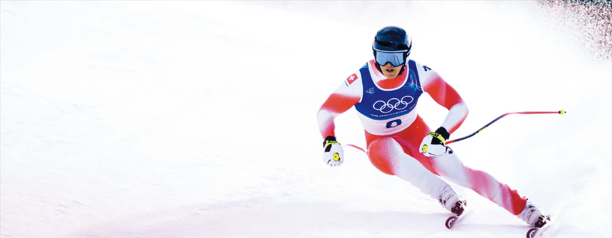 AFP 연합뉴스밀라노 동계올림픽 ‘1호 금메달’의 주인공이 된 프란요 폰 알멘(스위스)이 7일 알파인스키 남자 활강 경기에서 슬로프를 질주하고 있다.