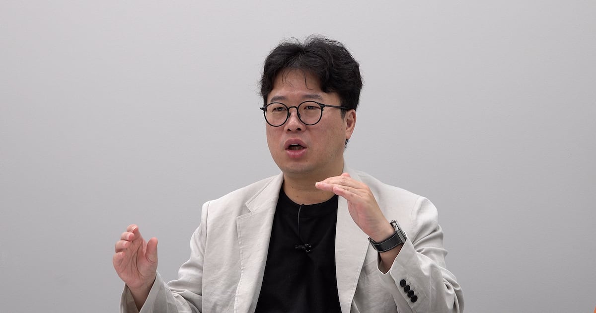 AI Hegemony War Benefits Energy Stocks, Bitcoin