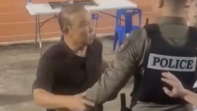 "내가 사퇴하면 끝이야!" 박항서 감독, 태국서 폭탄발언→경찰까지 투입..."절대 경질하지 않을 것" 구단주가 직접 나섰다