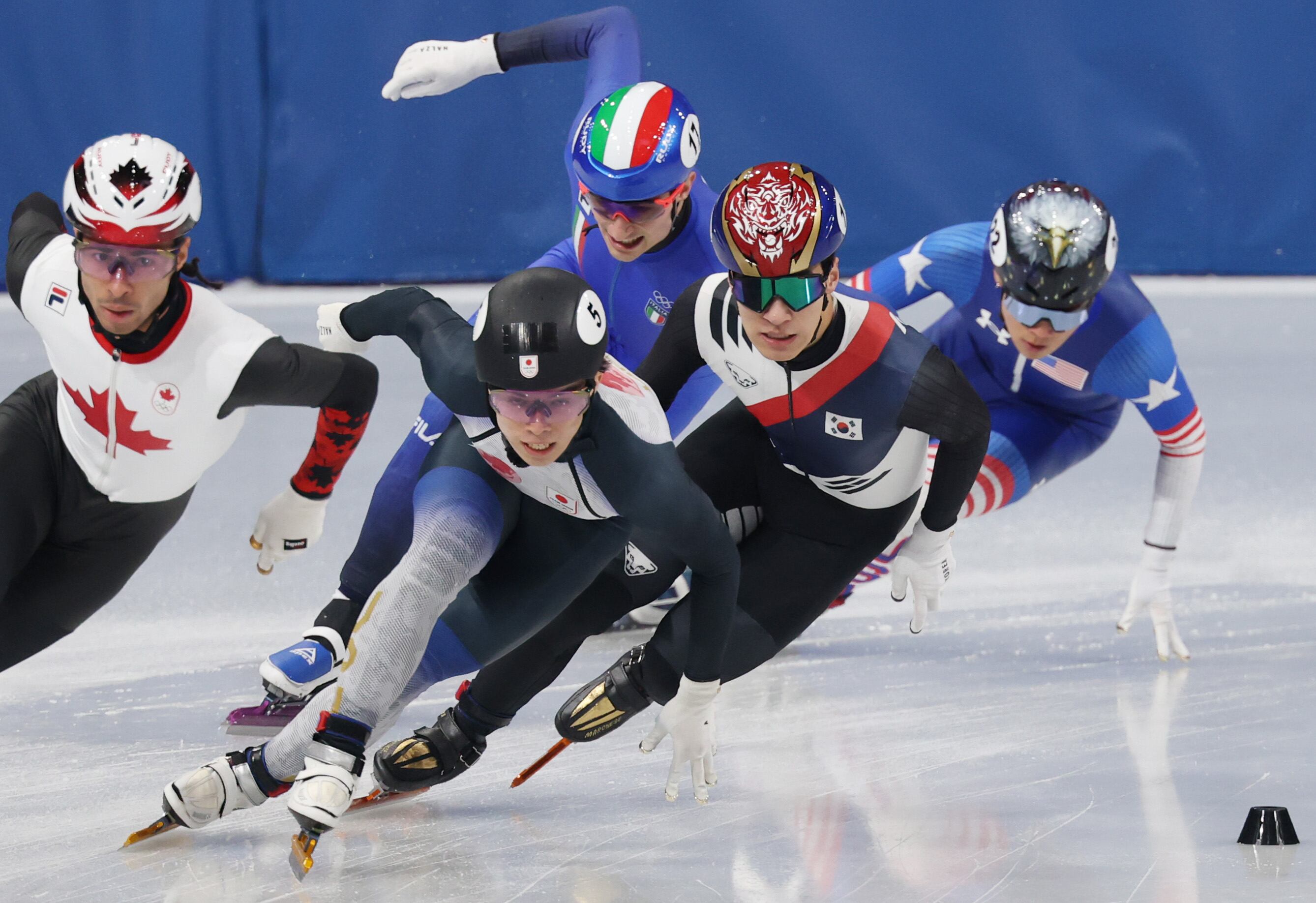 <YONHAP PHOTO-3160> 황대헌 준결승 (밀라노=연합뉴스) 신준희 기자 = 14일(현지시간) 이탈리아 밀라노 아이스스케이팅 아레나에서 열린 2026 밀라노-코르티나담페초 동계올림픽 쇼트트랙 남자 1500m 준결승에서 황대헌이 경기를 펼치고 있다. 2026.2.15 hama@yna.co.kr/2026-02-15 05:56:50/<저작권자 ⓒ 1980-2026 ㈜연합뉴스. 무단 전재 재배포 금지, AI 학습 및 활용 금지>