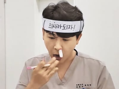 분장하고 춤추고… 의사들도 웃겨야 산다