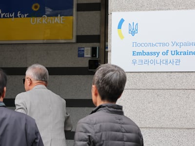 “우크라의 전향적 조치 없다” 공관원 절반 철수