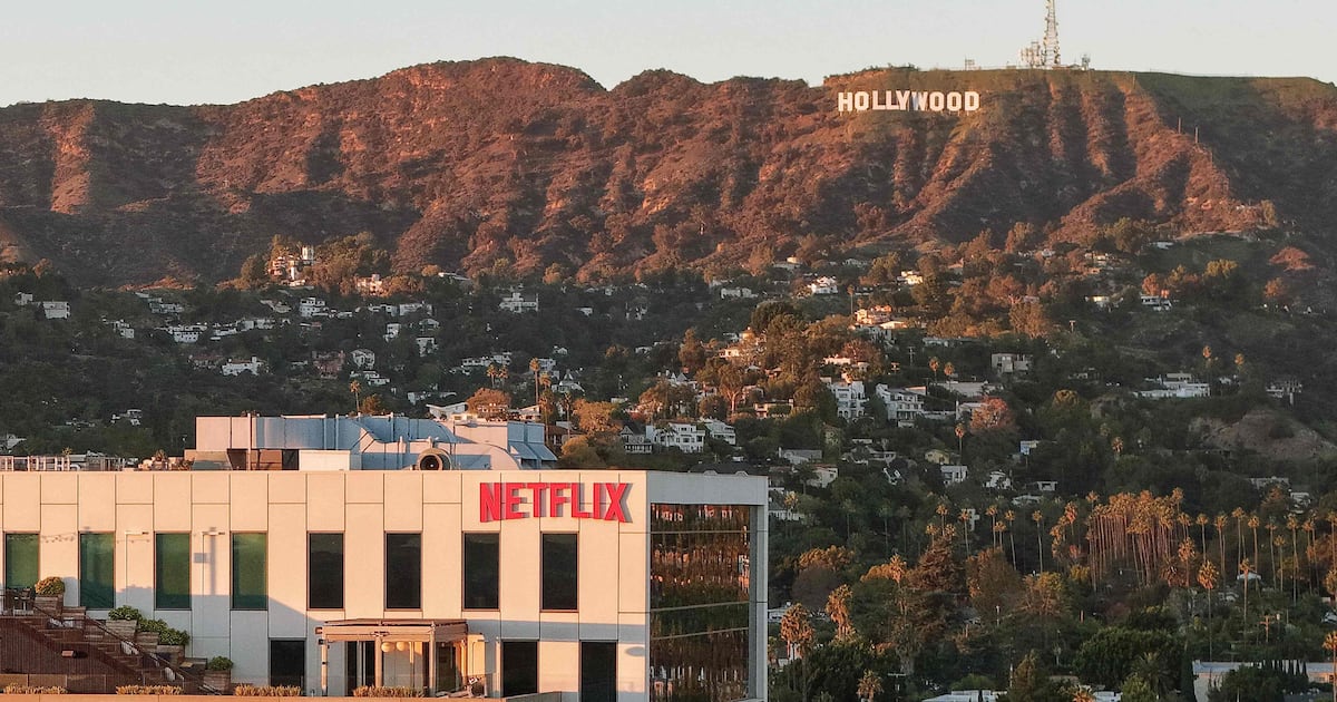 오징어게임·케데헌으로 큰 넷플릭스, 102년 할리우드 명가 워너브라더... - 뉴스 썸네일 이미지