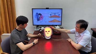 얼굴에 ‘착’ 붙는 LED 마스크…피부 밝아지고 기미도 개선