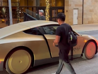 운전대 없는 금빛車 떴다…美 오스틴 달군 ‘사이버캡 헌팅’