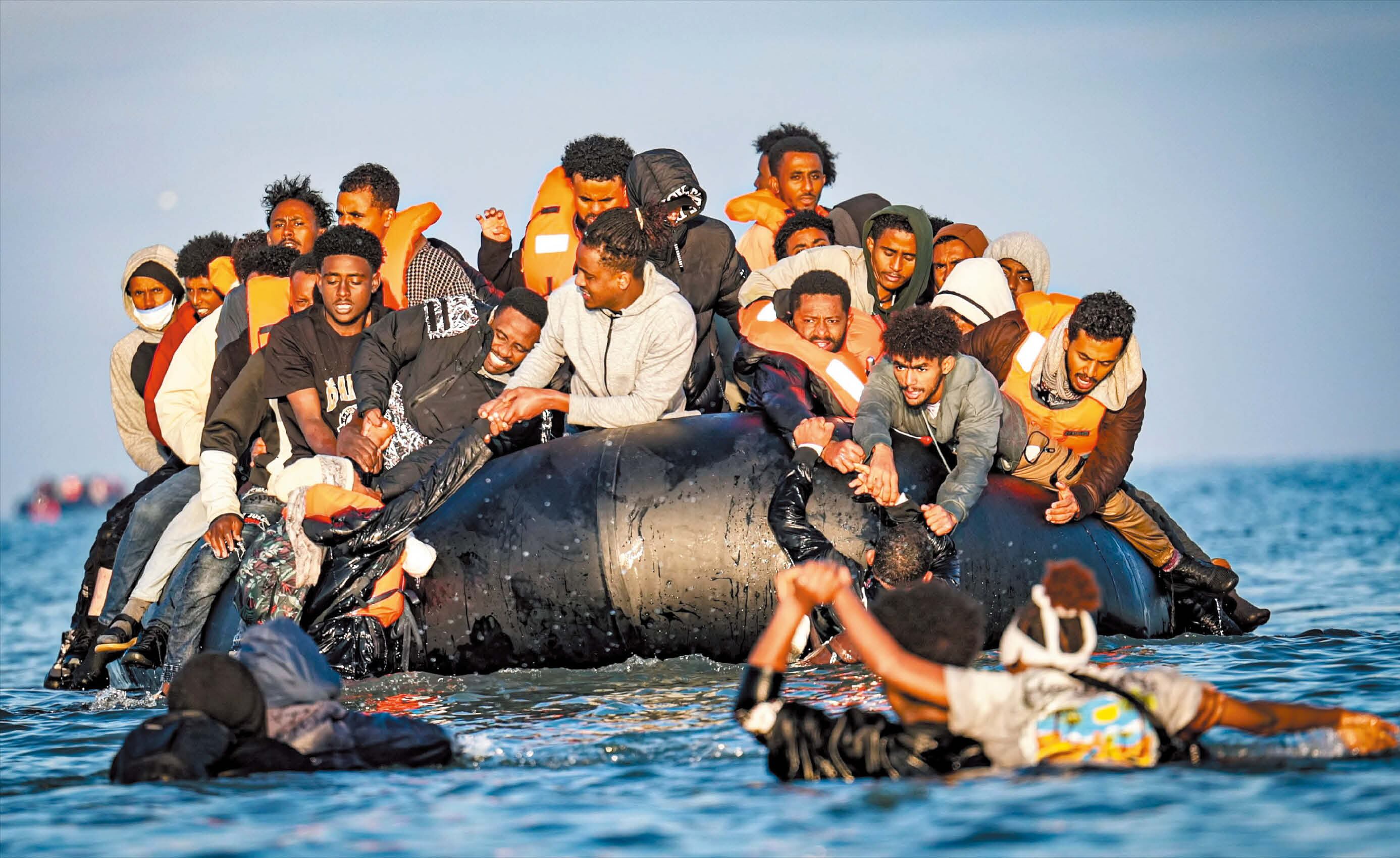 영국으로… 목숨 걸고 해협 건너는 이민자들 – 탐정사무소 인천탐정사무소 서울탐정사무소