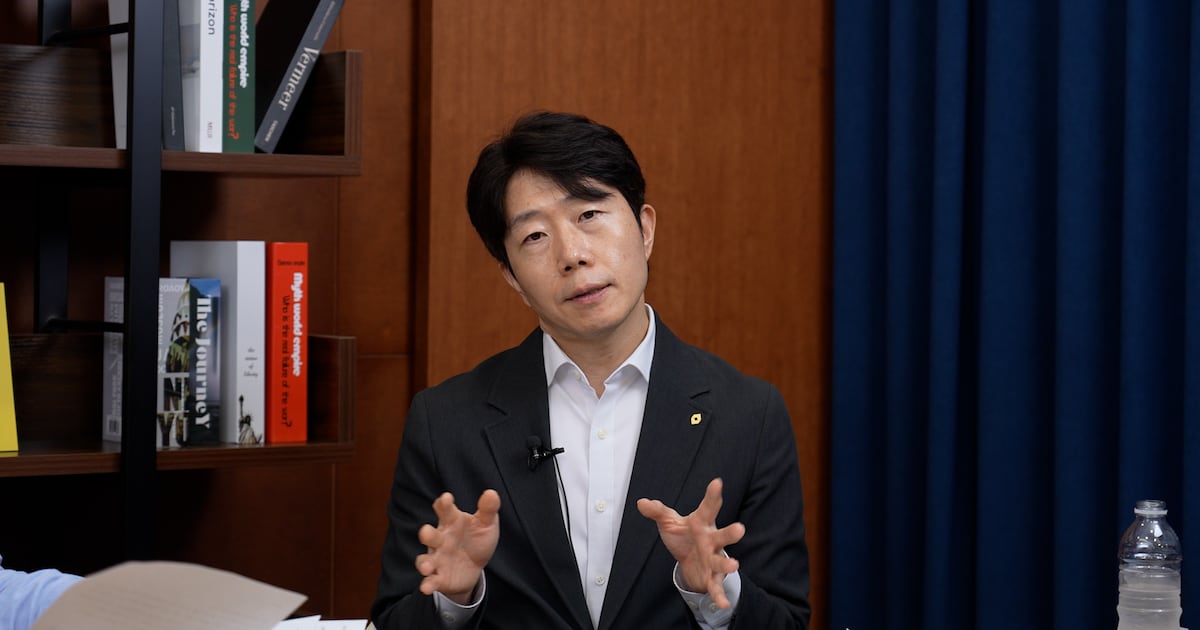 문남중 "흔들리지 마라, AI 혁명 이제 겨우 4년째... 2034년까지 계속 오를 것"