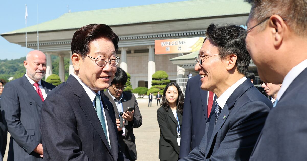 민주당 지도부, 대통령 유럽 순방 '환송 노쇼'... 협치는 어디로?