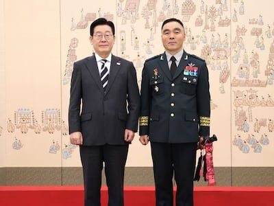 김종묵 지작사령부참모장과 기념촬영 하는 이재명 대통령