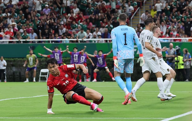 Oh Hyeon-gyu (vào thay Son Heung-min) ghi bàn ấn định chiến thắng 2-1 ở phút 80