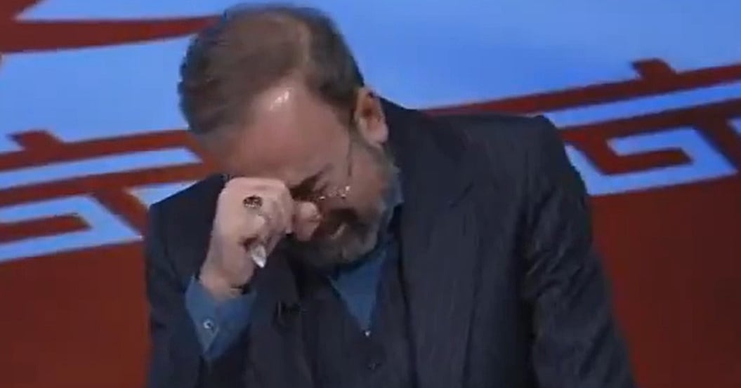 이란 국영방송 앵커가 생방송 중에 오열한 사연 들었어?