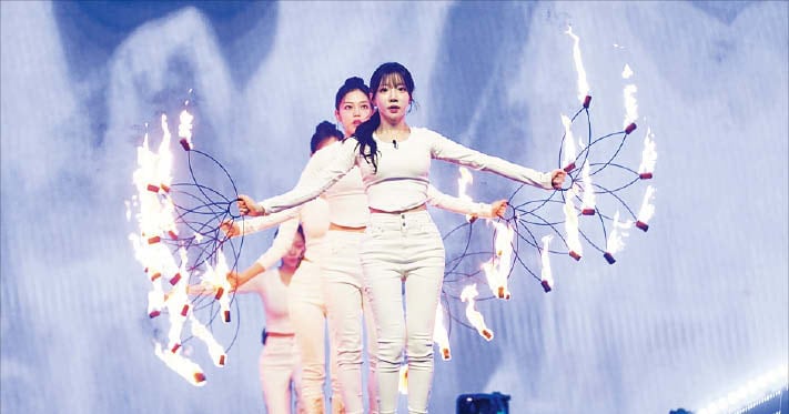 TV조선 미스트롯4 비타오걸 불쇼 퍼포먼스 관련 이미지입니다