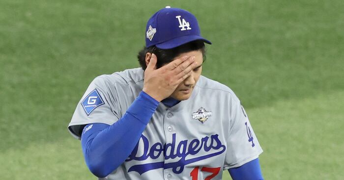 7차전 등판 후 고개 숙인 오타니