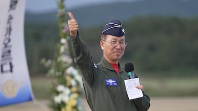 지뢰 폭발 다음날, 공군총장은 활짝 웃으며 ‘따봉’