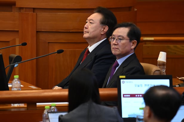 윤석열 대통령이 2월 20일 오후 서울 종로구 헌법재판소에서 열린 탄핵심판 10차 변론에 출석해 있다. 이날 윤 대통령은 8분 만에 퇴정했다. /사진공동취재단