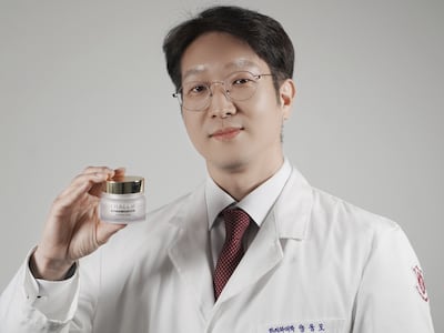 단 2명 뿐인 천재 한의대 교수의 파격, 노화 늦추는 소생 한방크림 개발
