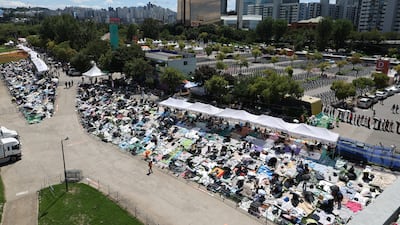 “아침부터 서둘렀어요”… 불꽃축제 명당 선점 경쟁 ‘후끈’