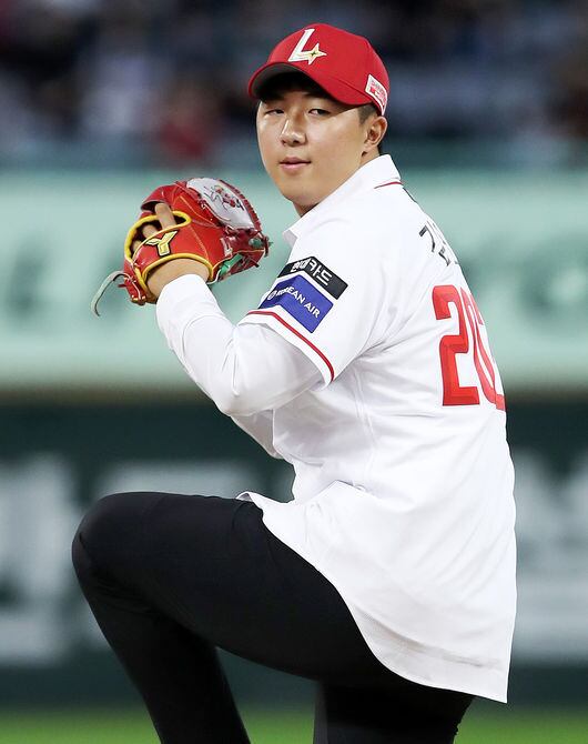 ‘2억7000만원 도장 쾅!’ 청라돔 시대 이끌 152km 특급신인 “흔들리지 않는 멘탈이 내 강점” – 폰테크 달인