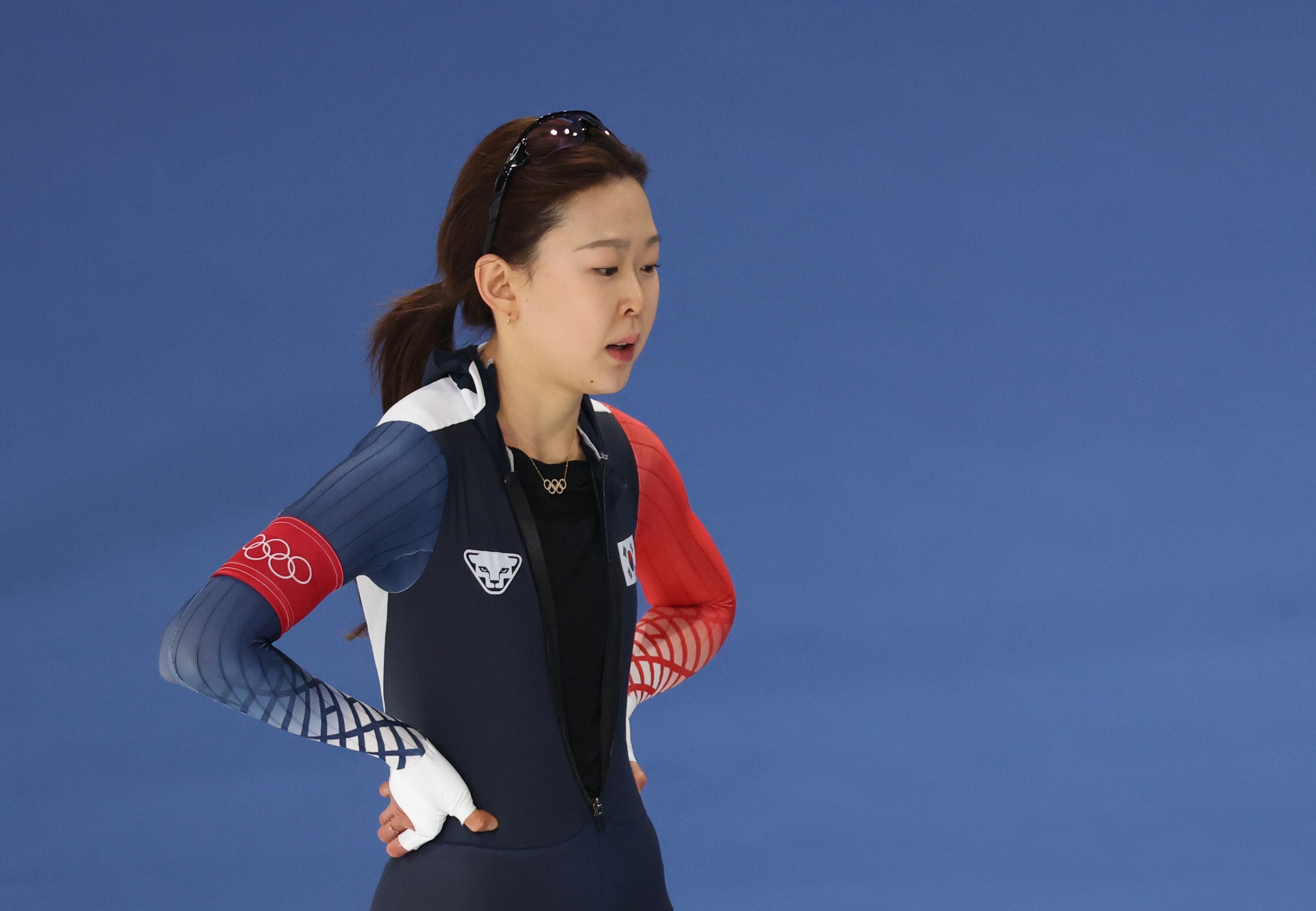 스피드스케이팅 대표 김민선이 9일 이탈리아 밀라노 스피드스케이팅 스타디움에서 열린 올림픽 여자 1000m 경기를 마치고 숨을 고르고 있다./연합뉴스