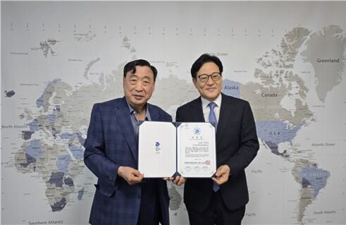 이희범 아트피아드 위원장(왼쪽)과 이재식 아트피아드 부위원장. / AAC 제공