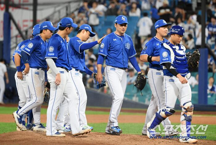 25일 대구 라이온즈파크에서 열린 삼성 라이온즈와 키움 히어로즈 경기. 승리한 삼성 선수들이 기뻐하고 있다. 대구=박재만 기자 pjm@sportschosun.com/2025.09.25