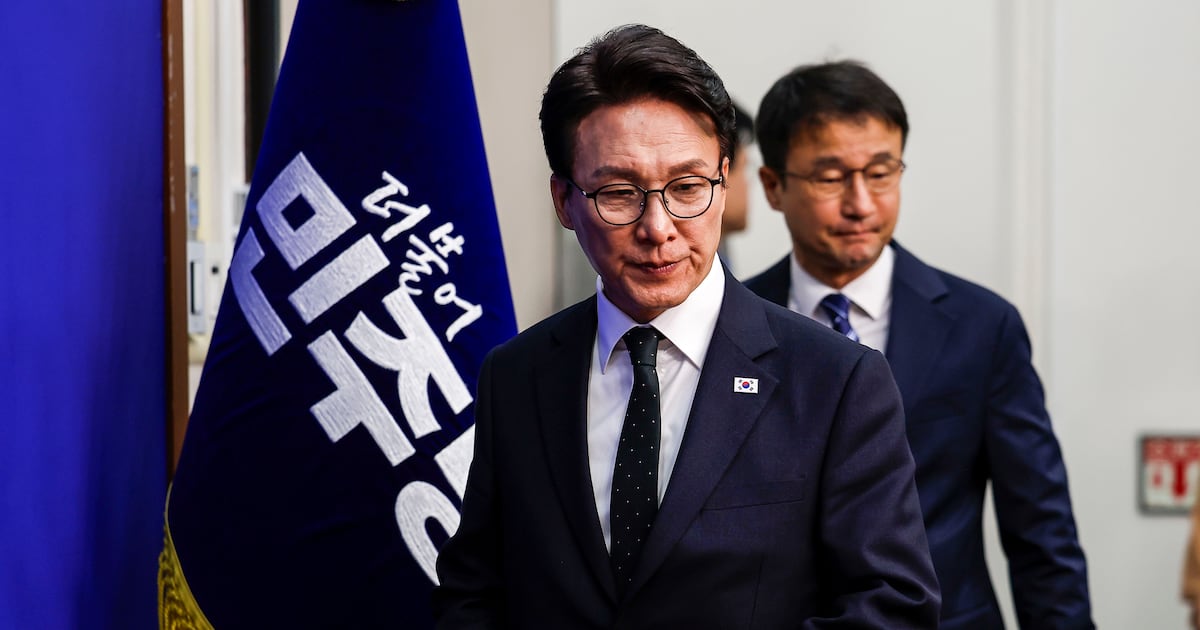 Kim Min-seok, who promised the ruling party's approval would rise if he became leader, faces a sharp decline instead