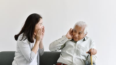 난청 방치하면 치매까지 가는데… 보청기 끼는 사람 8명 중 1명뿐